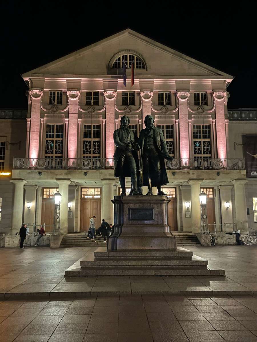Goethe-Denkmal bei Nacht.jpg